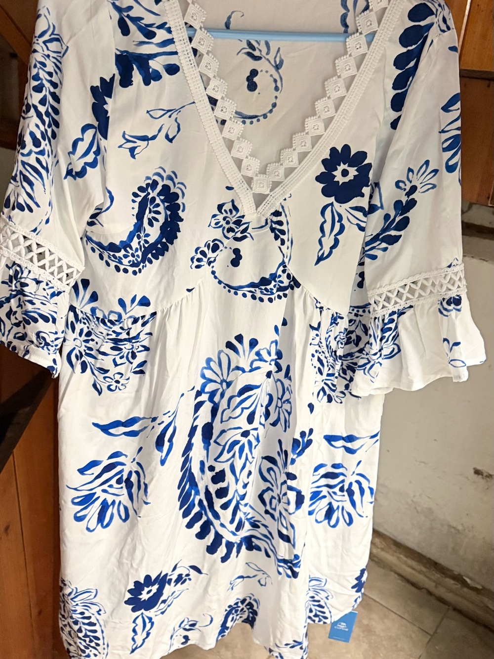 Cupshe White Tunic Blue Floral Print and Lace V-Neck size m